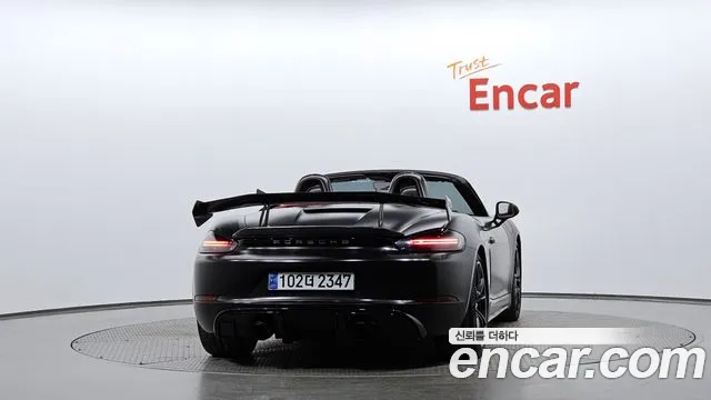 Porsche Cayman 2018 thumb 4