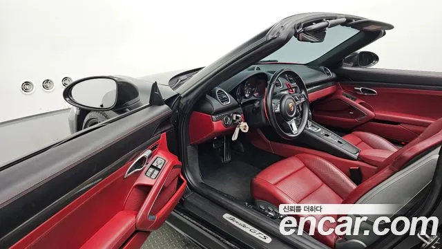 Porsche Cayman 2018 thumb 10