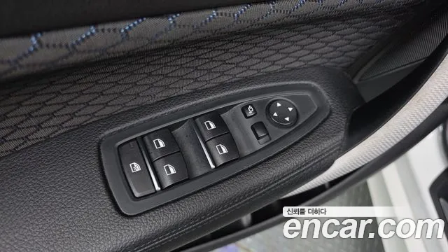 BMW 1-Series 2018 thumb 11