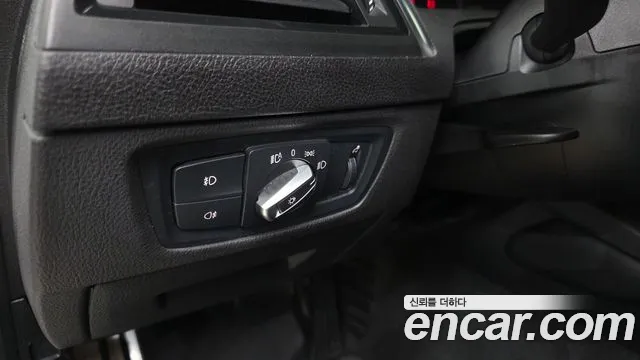 BMW 1-Series 2018 thumb 12