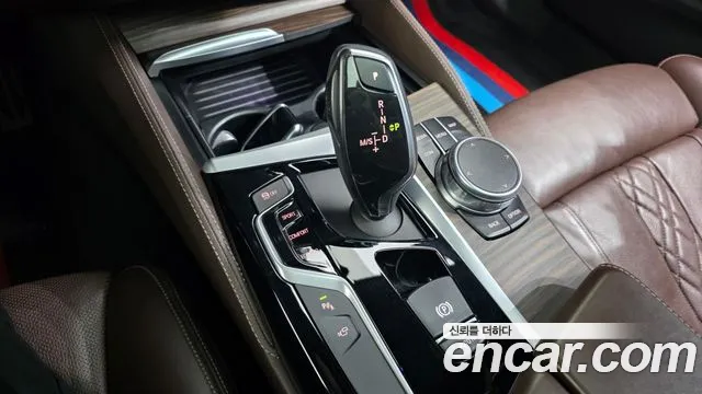 BMW 5-Series 2017 thumb 9
