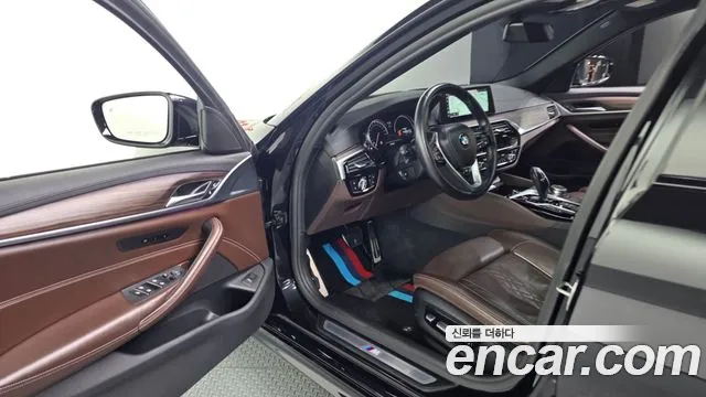 BMW 5-Series 2017 thumb 10