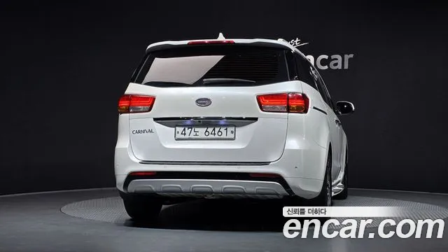 Kia Carnival 2014 thumb 4