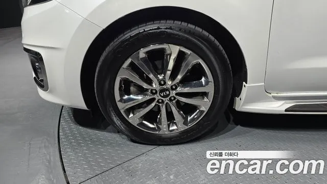 Kia Carnival 2014 thumb 5