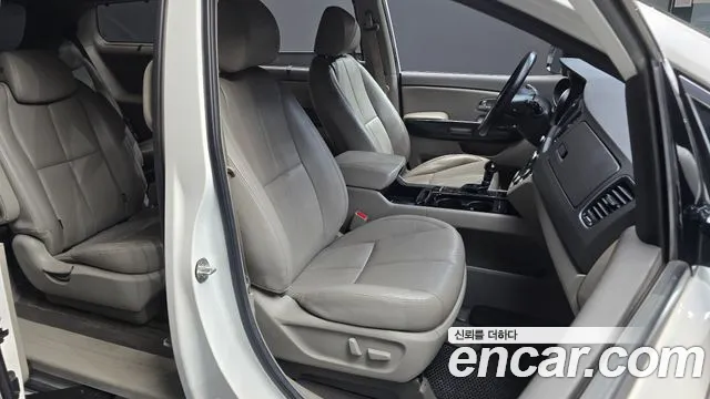 Kia Carnival 2014 thumb 12