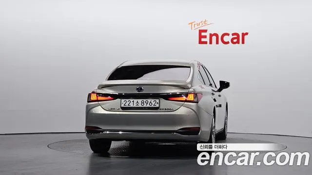 Lexus ES 2019 thumb 4