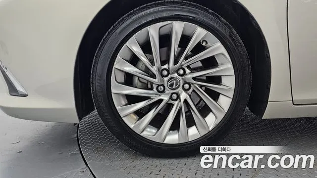 Lexus ES 2019 thumb 5