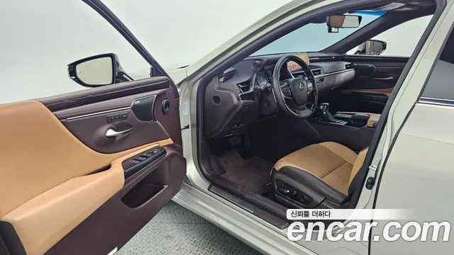 Lexus ES 2019 thumb 10