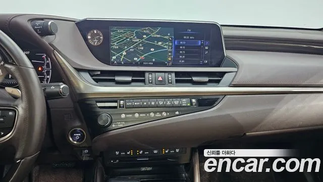 Lexus ES 2019 thumb 12