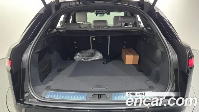 Land Rover Range Rover Velar 2026 thumb 10