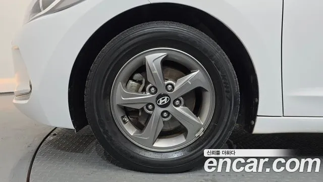 Hyundai Avante 2016 thumb 5