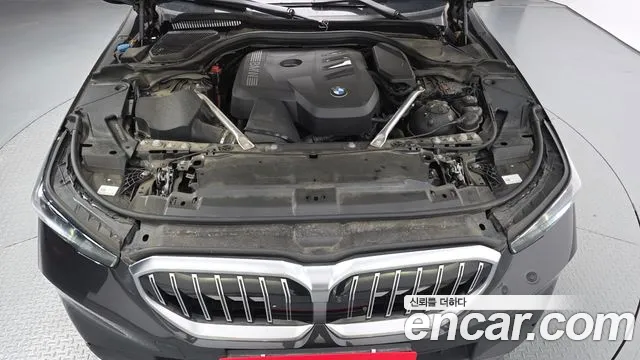 BMW 5-Series 2024 thumb 6