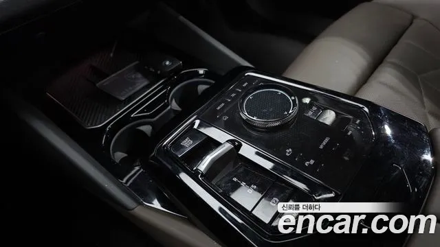 BMW 5-Series 2024 thumb 9