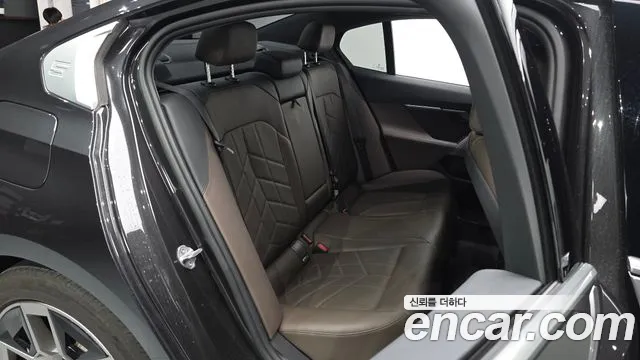 BMW 5-Series 2024 thumb 12