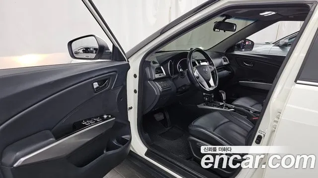 KG_Mobility_Ssangyong TIBOLI 2015 thumb 10