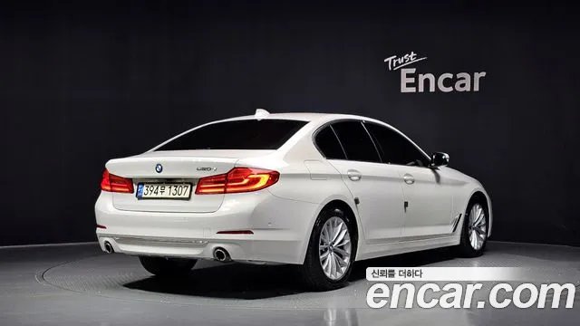 BMW 5-Series 2019 thumb 2