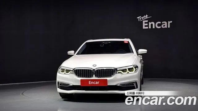 BMW 5-Series 2019 thumb 3