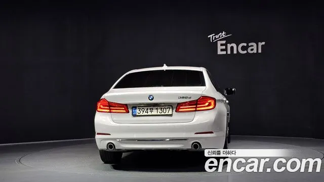 BMW 5-Series 2019 thumb 4