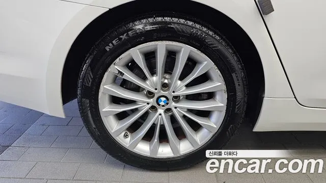 BMW 5-Series 2019 thumb 5
