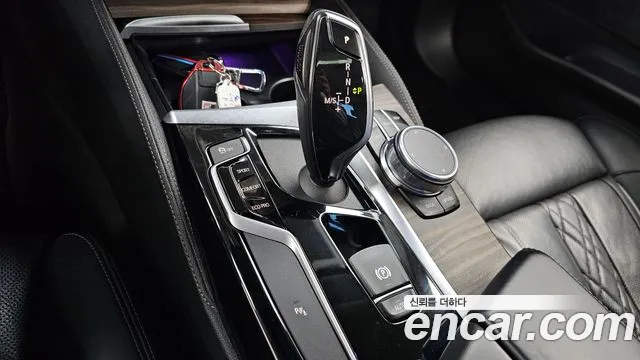 BMW 5-Series 2019 thumb 9