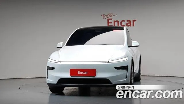 Tesla Model Y 2026 thumb 2