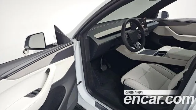 Tesla Model Y 2026 thumb 9
