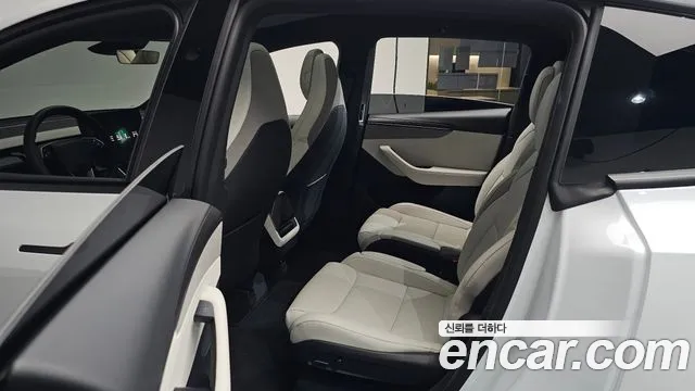 Tesla Model Y 2026 thumb 11