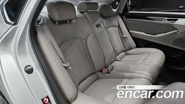 Genesis G80 2018 thumb 10