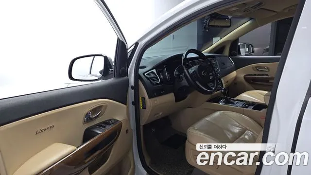 Kia Carnival 2015 thumb 10