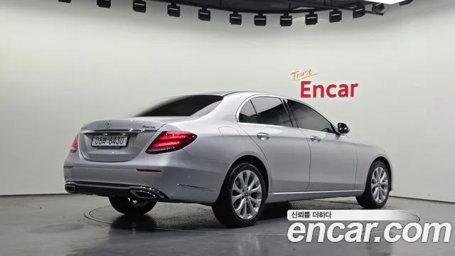 Mercedes-Benz E-Класс 2017 thumb 2