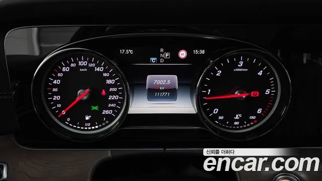 Mercedes-Benz E-Класс 2017 thumb 8