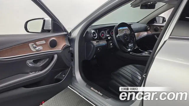Mercedes-Benz E-Класс 2017 thumb 10