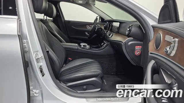 Mercedes-Benz E-Класс 2017 thumb 11