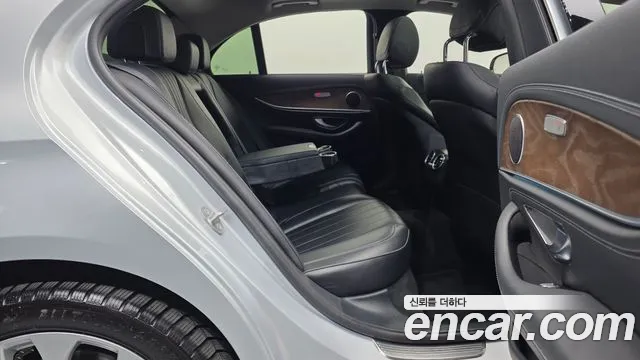 Mercedes-Benz E-Класс 2017 thumb 12
