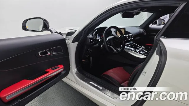 Mercedes-Benz AMG GT 2018 thumb 10
