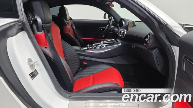 Mercedes-Benz AMG GT 2018 thumb 11