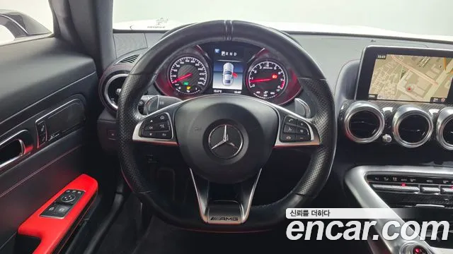 Mercedes-Benz AMG GT 2018 thumb 12