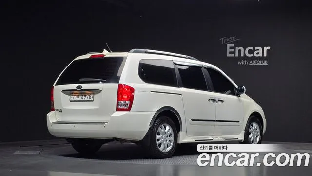 Kia Carnival 2010 thumb 2
