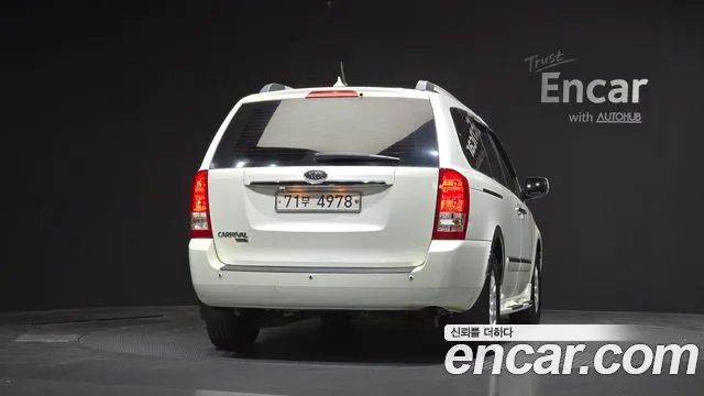 Kia Carnival 2010 thumb 4
