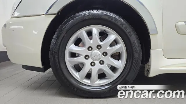 Kia Carnival 2010 thumb 5