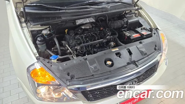Kia Carnival 2010 thumb 6