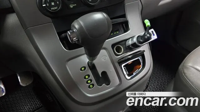 Kia Carnival 2010 thumb 9