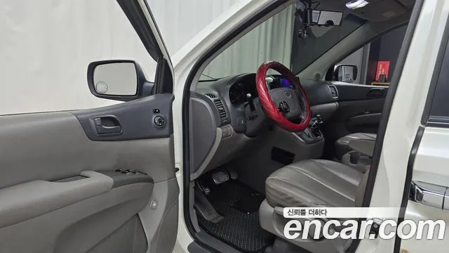 Kia Carnival 2010 thumb 10