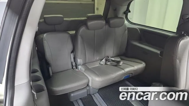 Kia Carnival 2010 thumb 12
