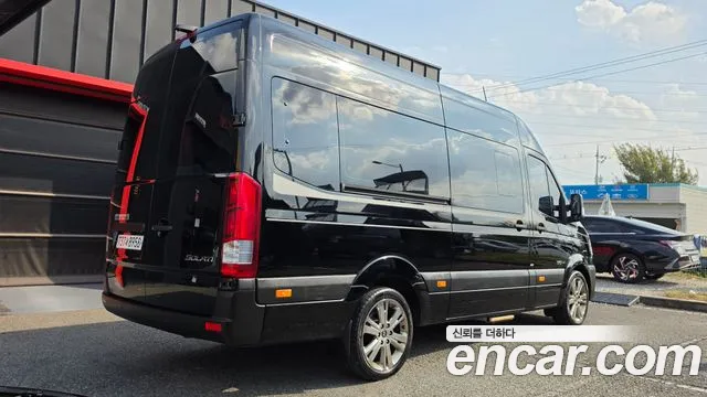 Hyundai Staria 2022 thumb 2