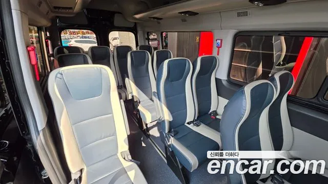 Hyundai Staria 2022 thumb 11
