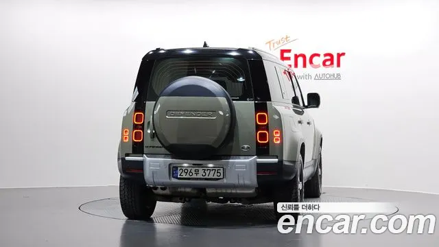 Land Rover Defender 2022 thumb 4