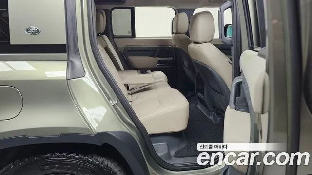 Land Rover Defender 2022 thumb 11
