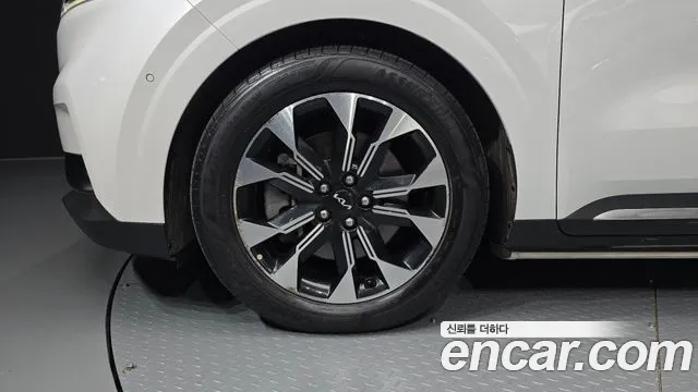 Kia Carnival 2023 thumb 4