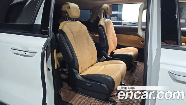 Kia Carnival 2023 thumb 10